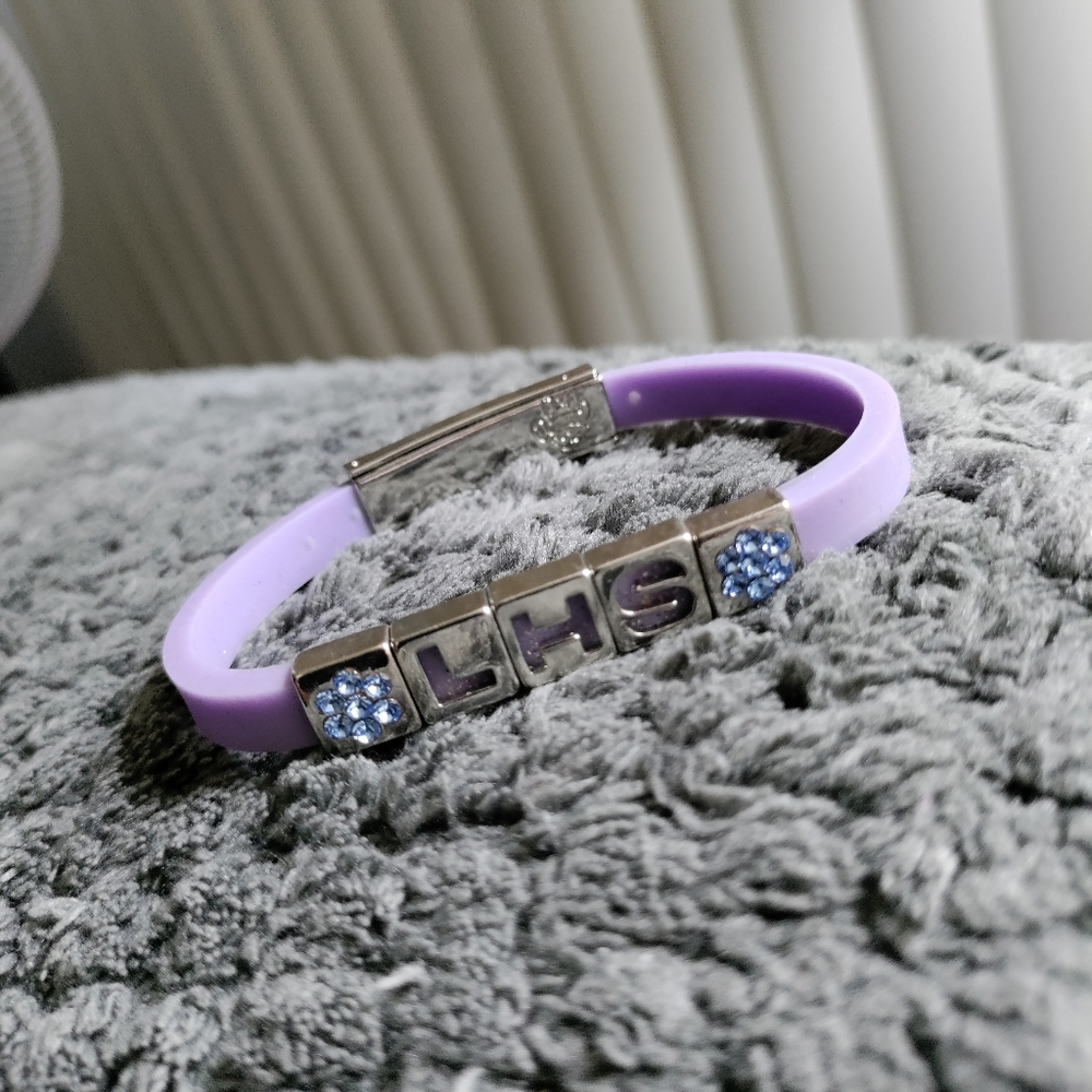 Custom bracelet-free when bundled